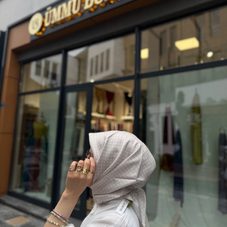 Armine Eşarp