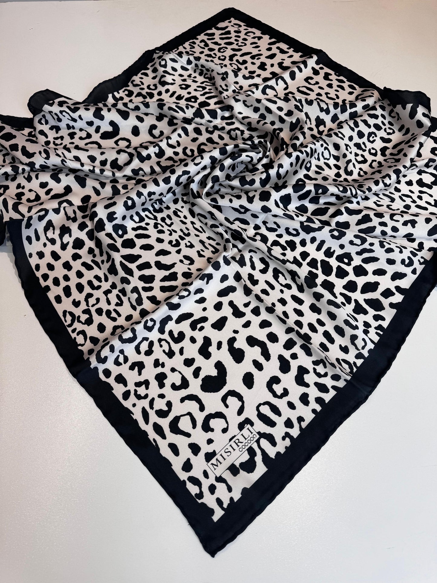 Mısırlı Leopar Desen Kristal Eşarp