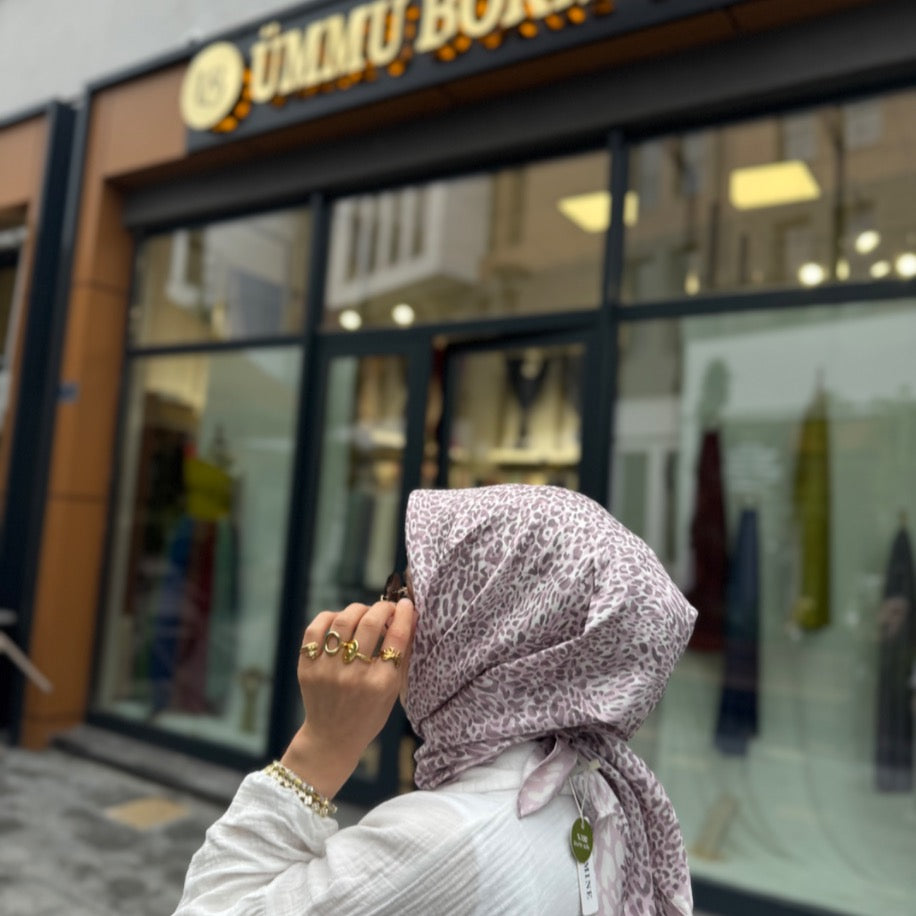 Armine Eşarp